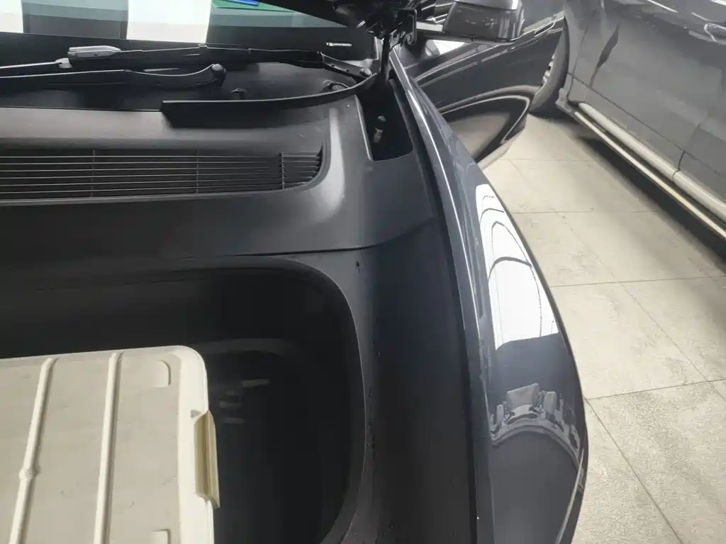 Tesla Model Y — миниатюра 21