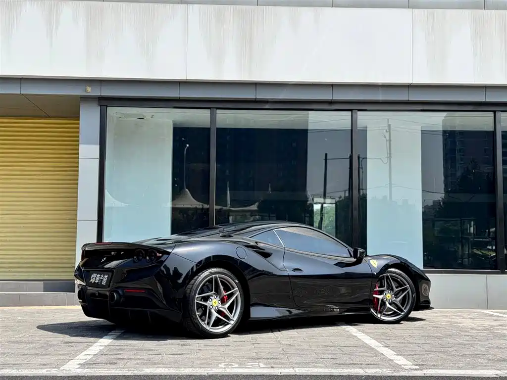 Ferrari F8 2019 Tributo 3.9T V8