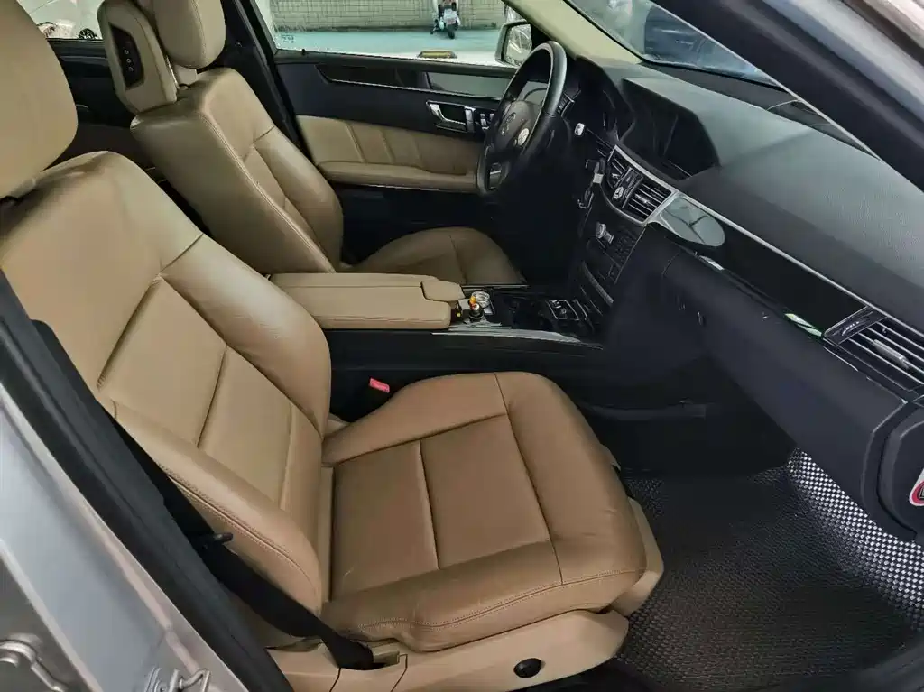 Mercedes-Benz E-Class — миниатюра 9