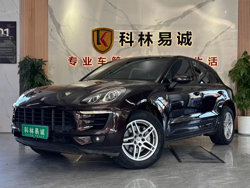PORSCHE MACAN