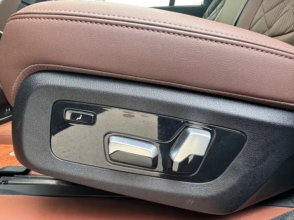BMW X7 — миниатюра 13