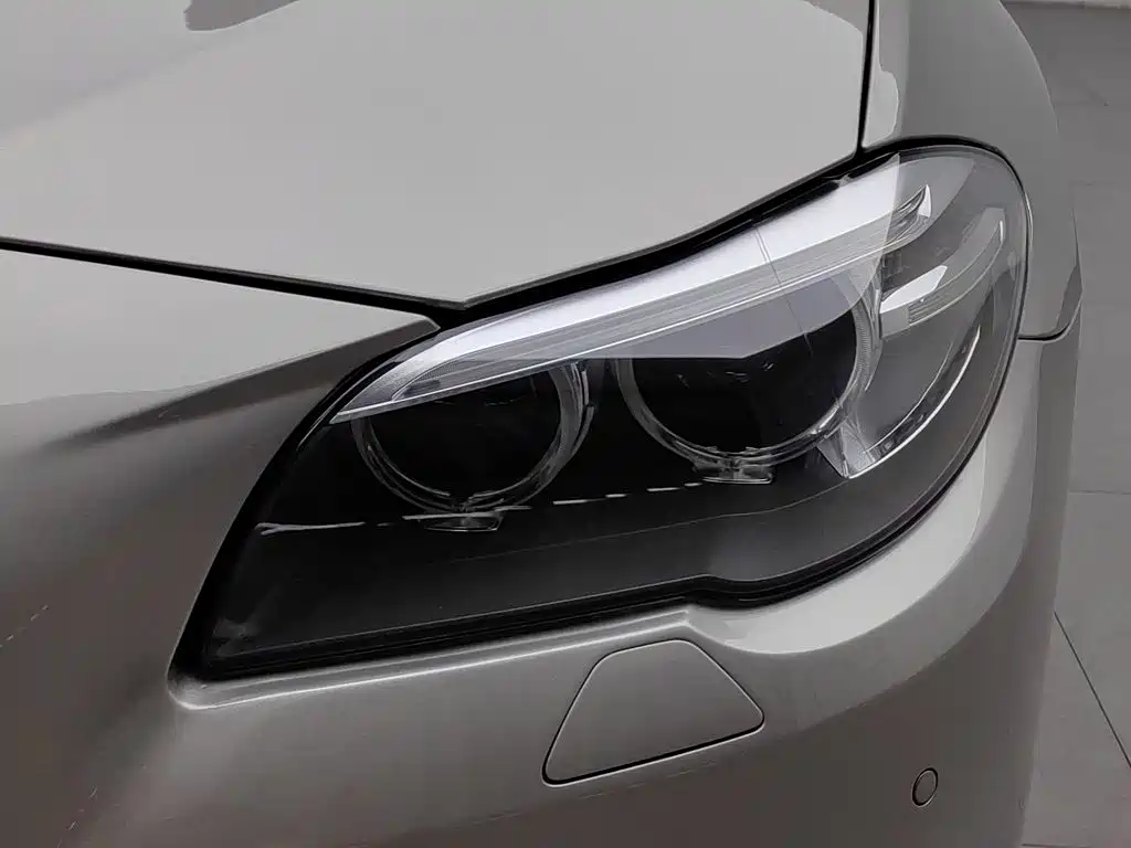 BMW 5 Series — миниатюра 7