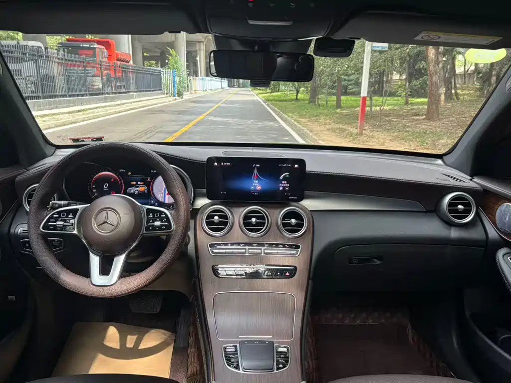 Mercedes-Benz GLC — миниатюра 10