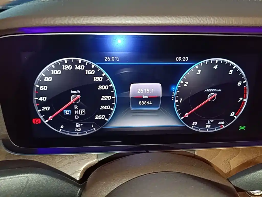 Mercedes-Benz E-Class — миниатюра 12