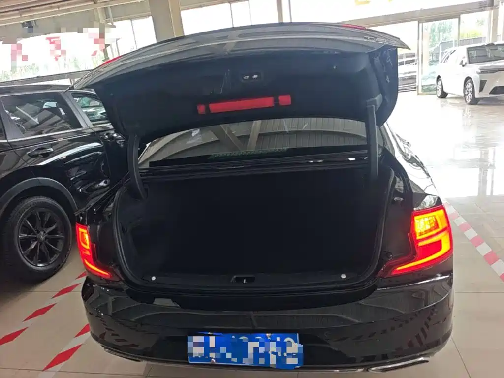 Volvo S90 — миниатюра 19