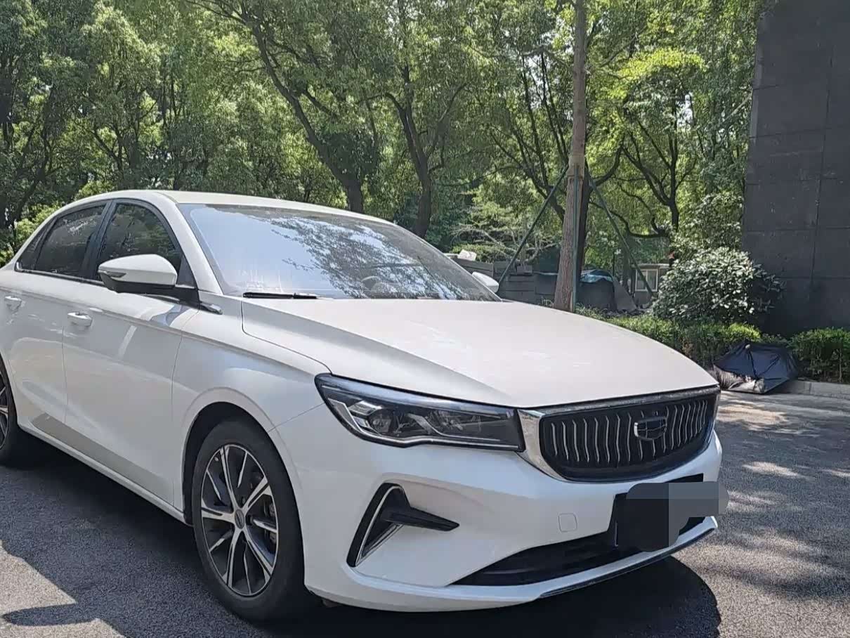 Geely Emgrand 1.5 л 2022 г. Белый, пробег 40000 км