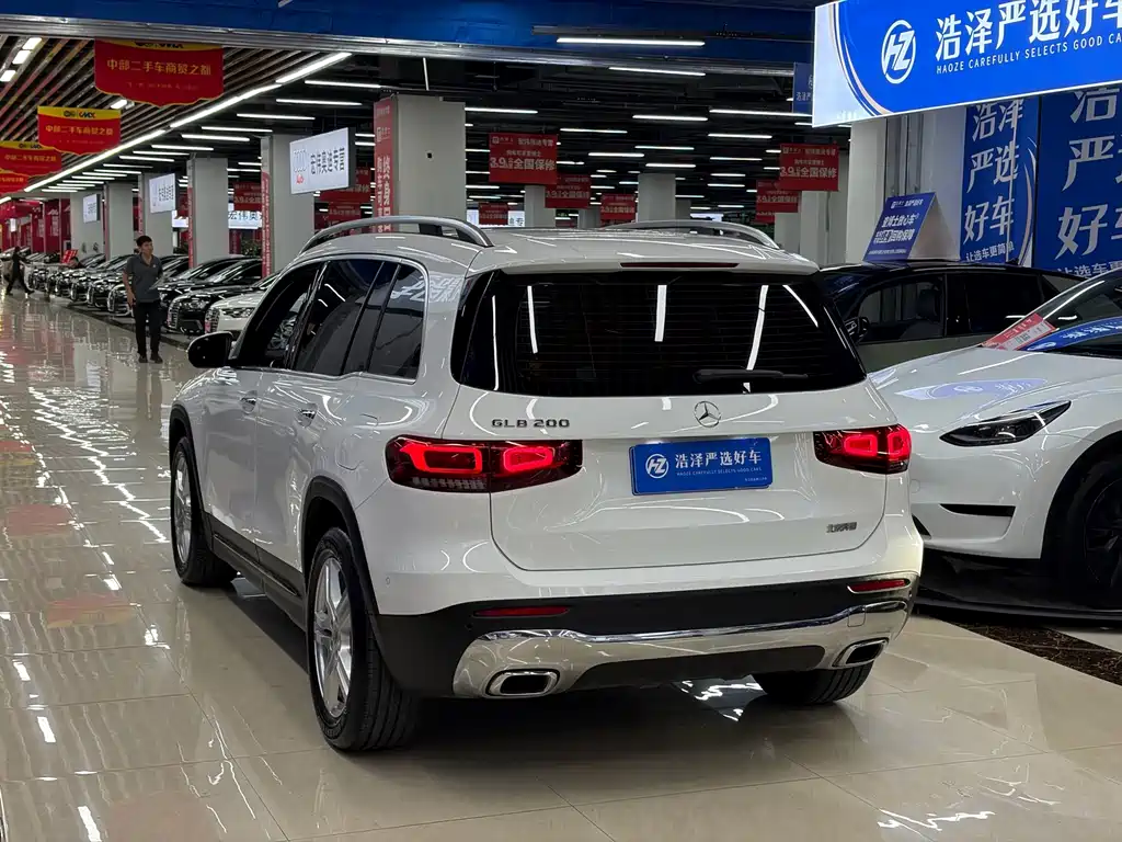 Mercedes-Benz GLB — миниатюра 19