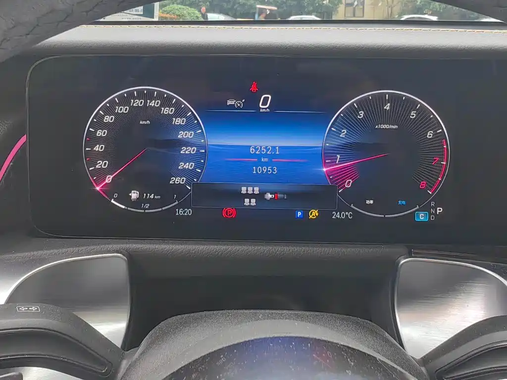 Mercedes-Benz GLB — миниатюра 10