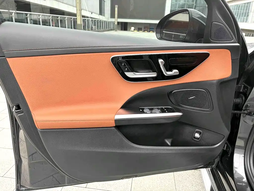 Mercedes-Benz C-Class — миниатюра 11