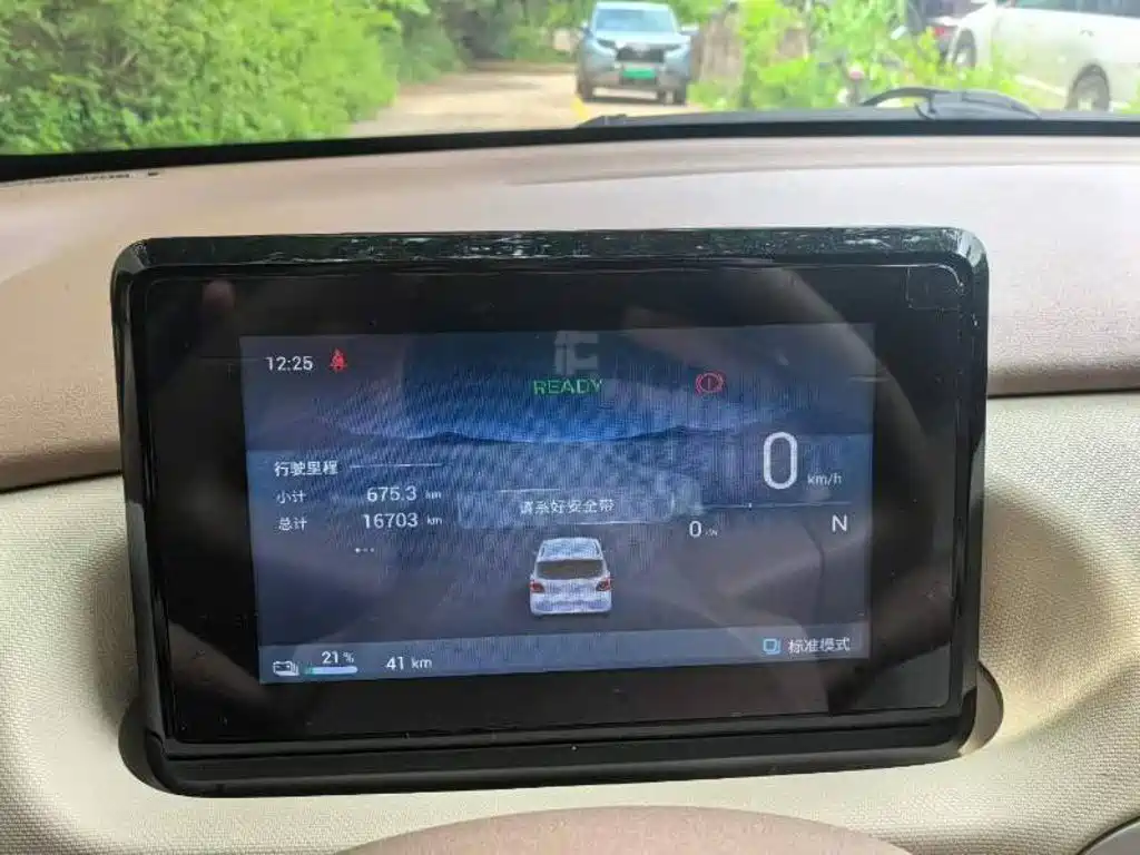Wuling MINIEV — миниатюра 6