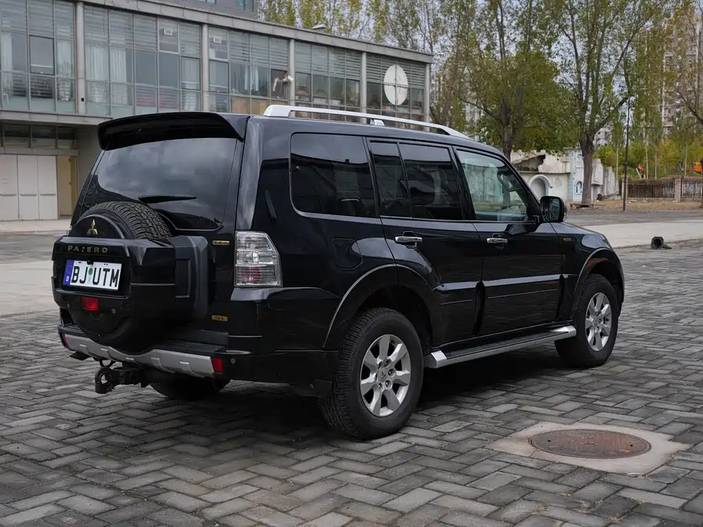 Mitsubishi Pajero (Import) — миниатюра 5