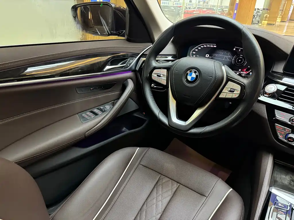 BMW 5 Series — миниатюра 15