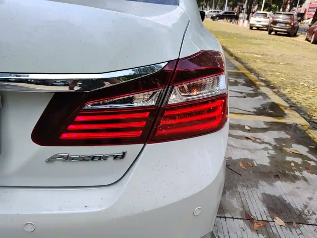 Honda Accord — миниатюра 8