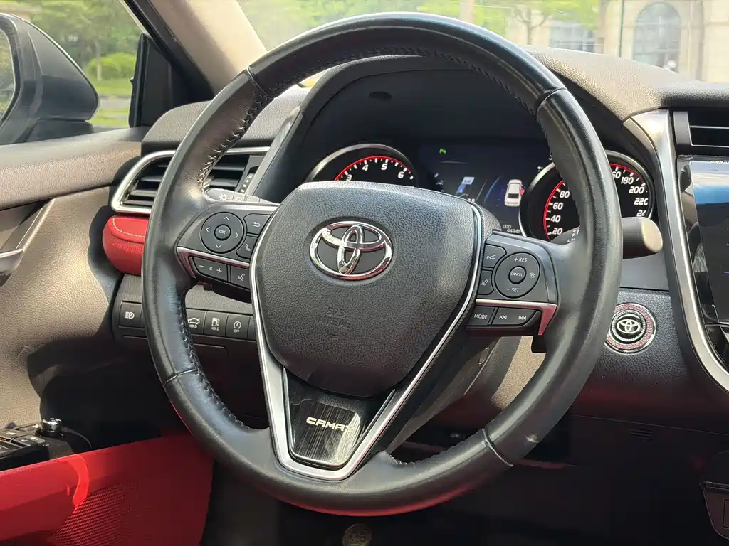 Toyota Camry — миниатюра 9
