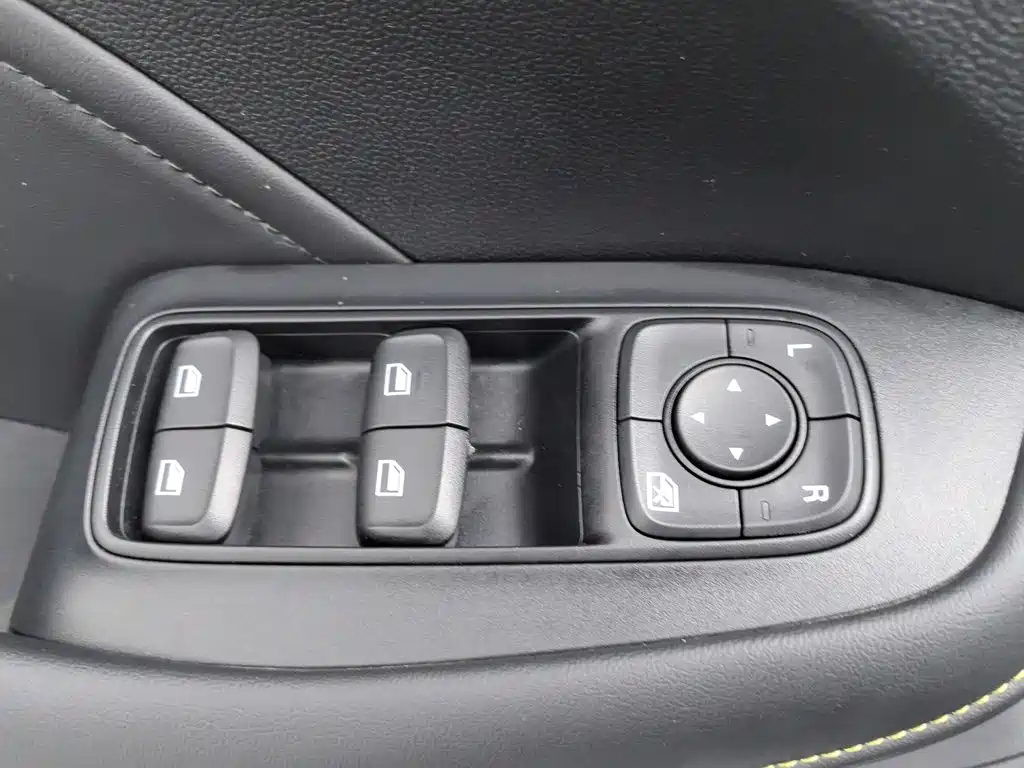 Roewe i5 — миниатюра 9