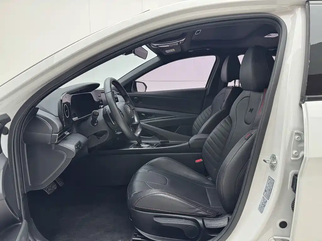 Hyundai Elantra 2023 — фото 18