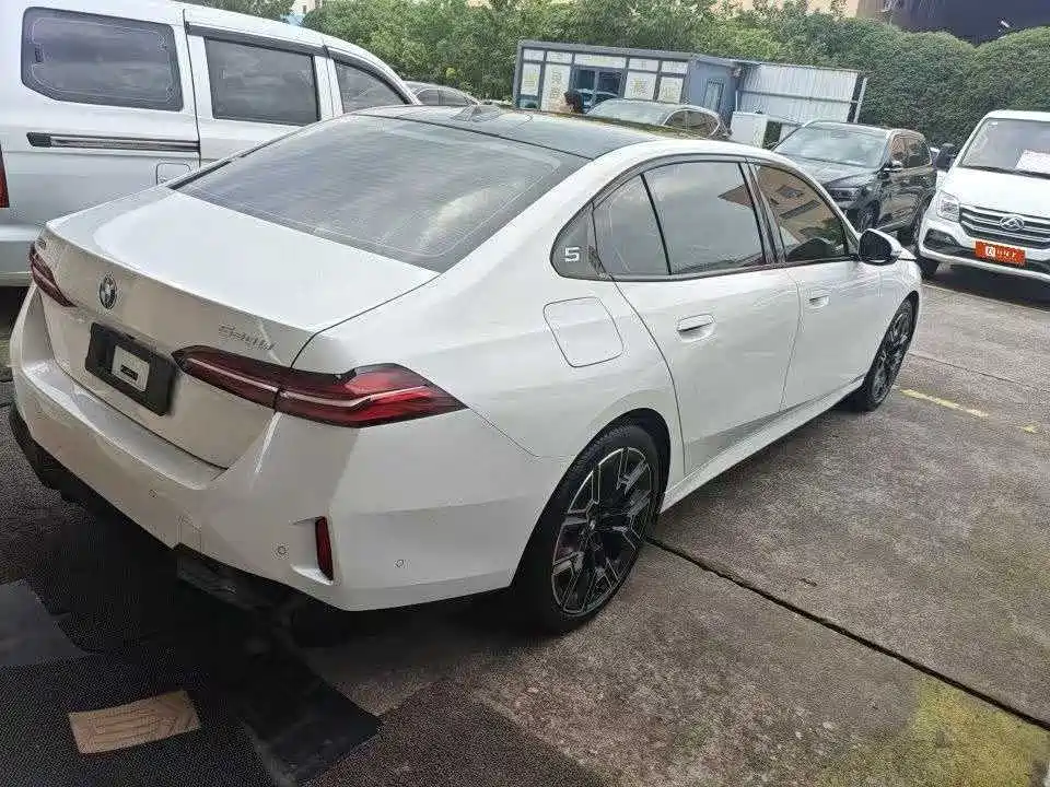 BMW 5 Series — миниатюра 4