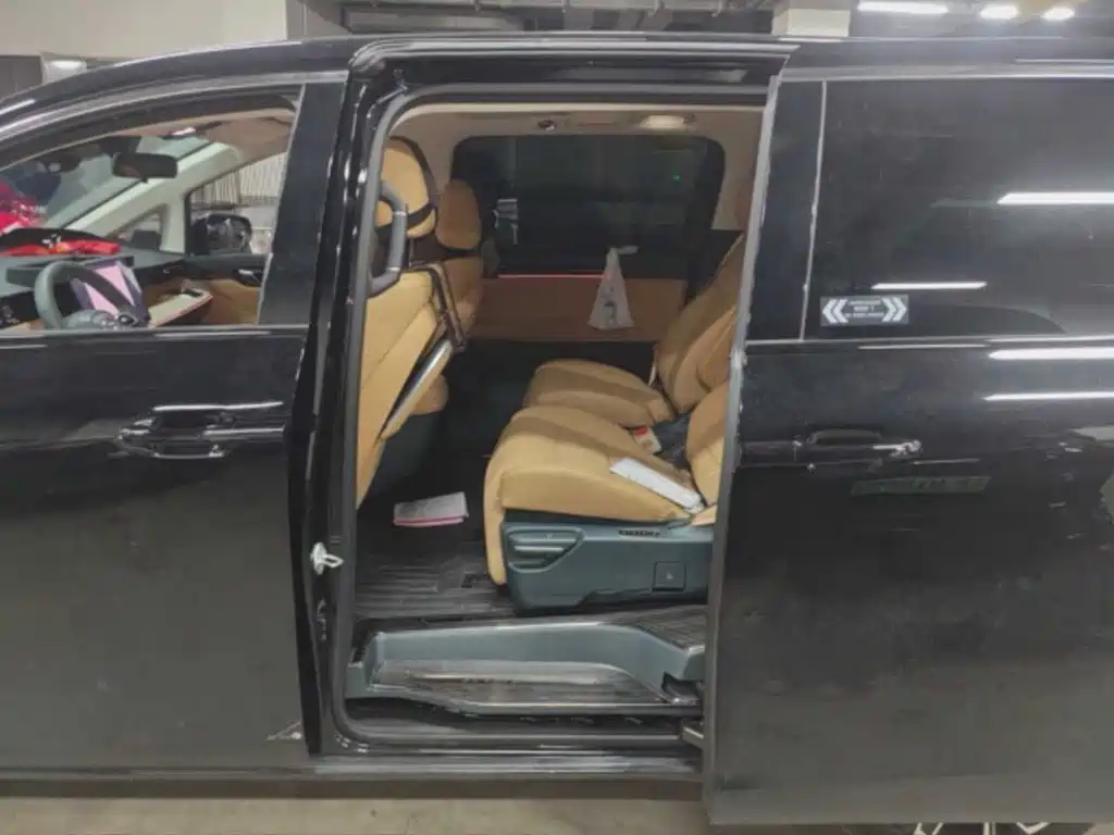 GAC Motor Trumpchi E8 PHEV — миниатюра 3
