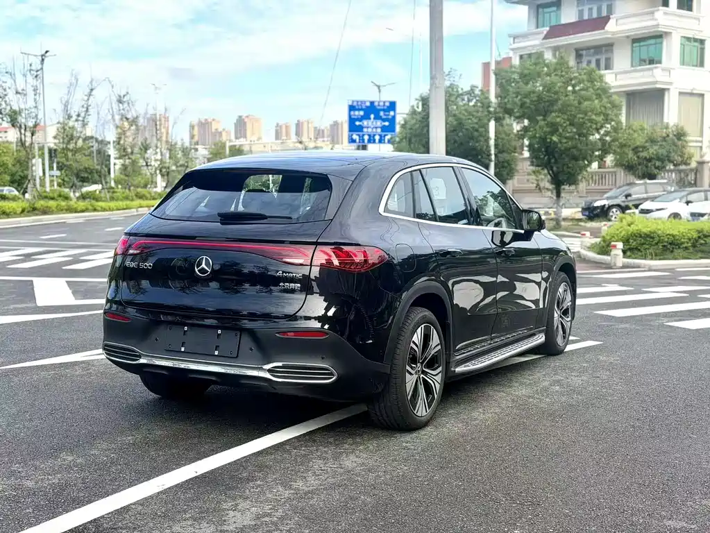 Mercedes-Benz EQE SUV — миниатюра 6