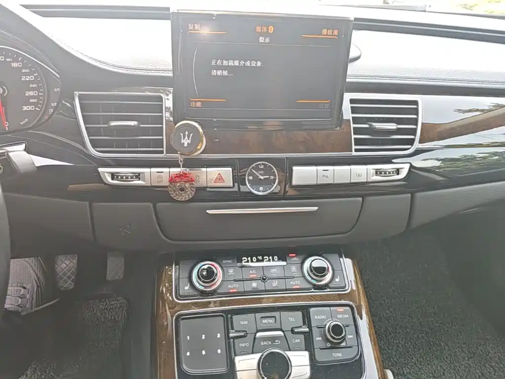 Audi A8 — миниатюра 13