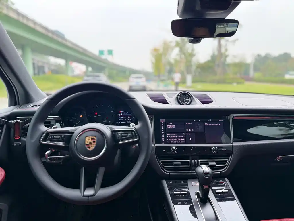 Porsche Macan — миниатюра 11