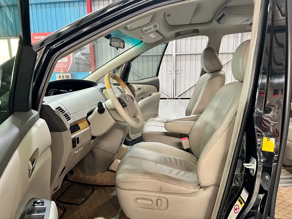 Toyota Previa — миниатюра 4