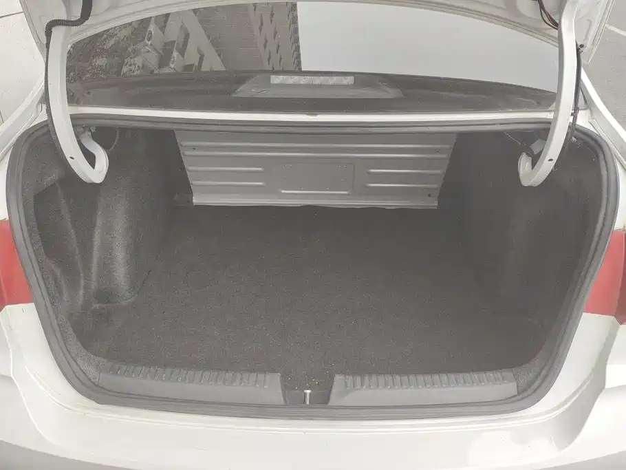 Volkswagen Santana — миниатюра 4