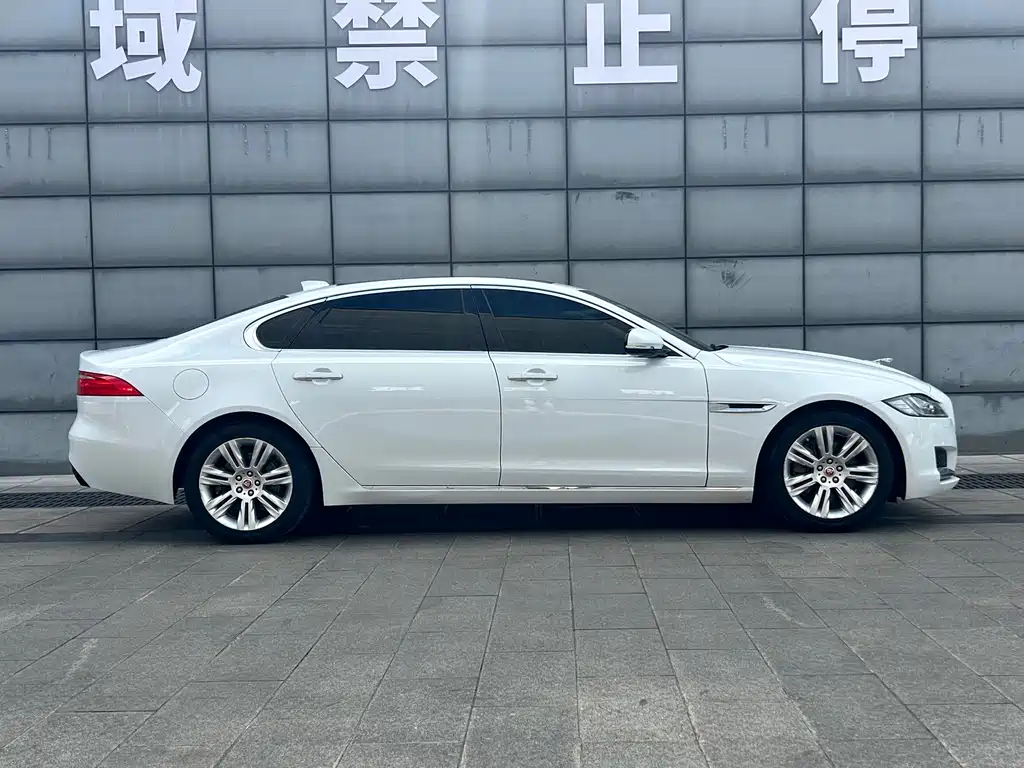 Jaguar XFL — миниатюра 4