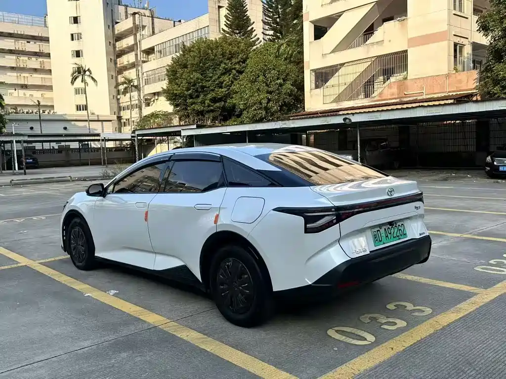 Toyota bZ3 — миниатюра 3