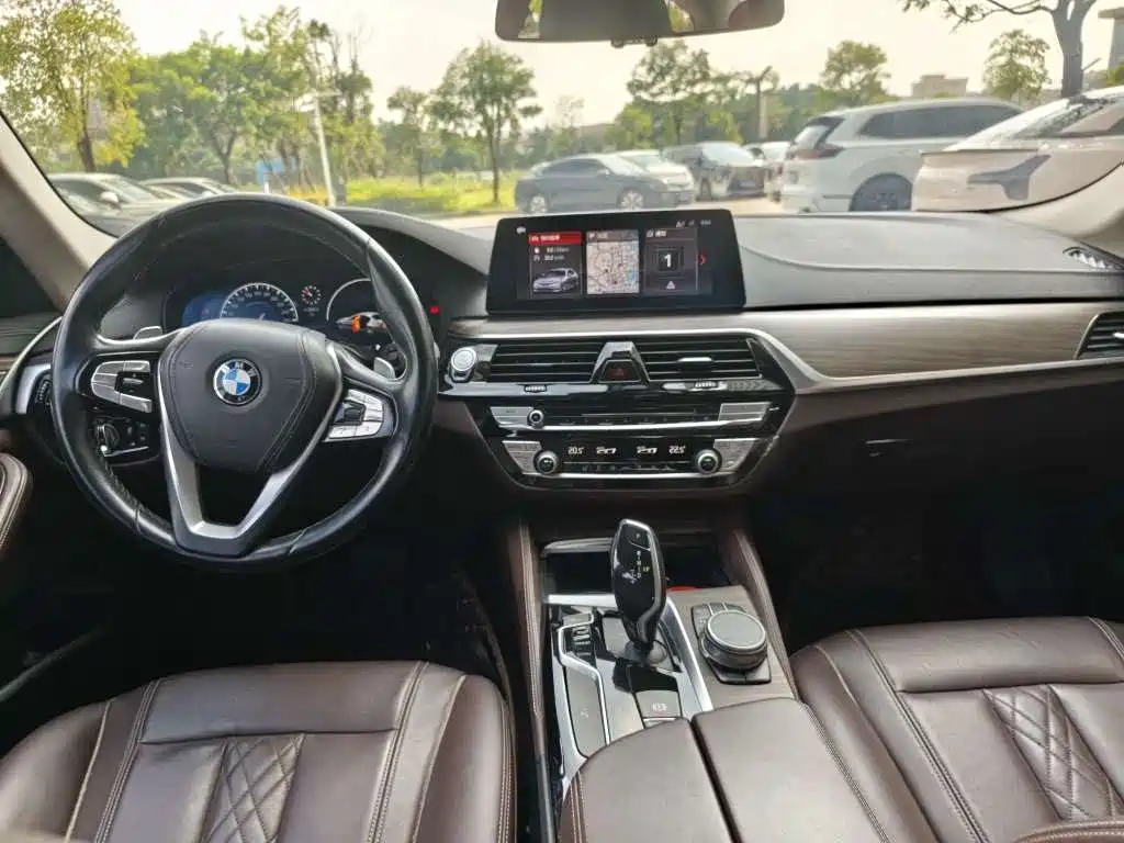 BMW 5 Series — миниатюра 8