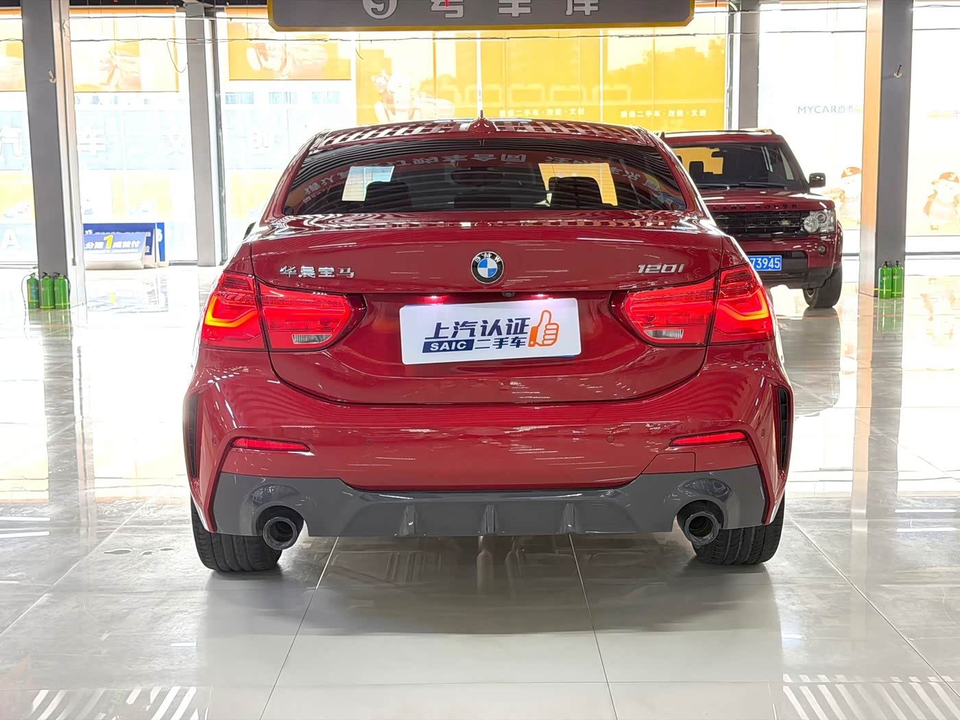 BMW 1 Series 1.5 л 2022 г. красный/фиолетовый, пробег 32000 км