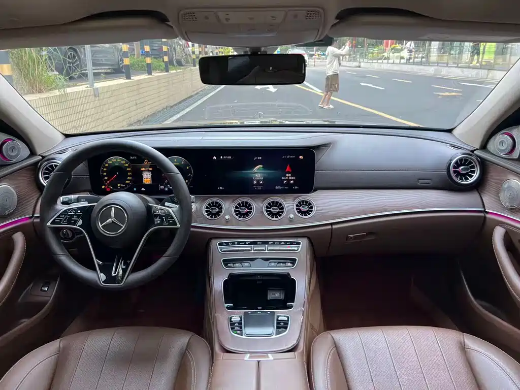Mercedes-Benz E-Class — миниатюра 9
