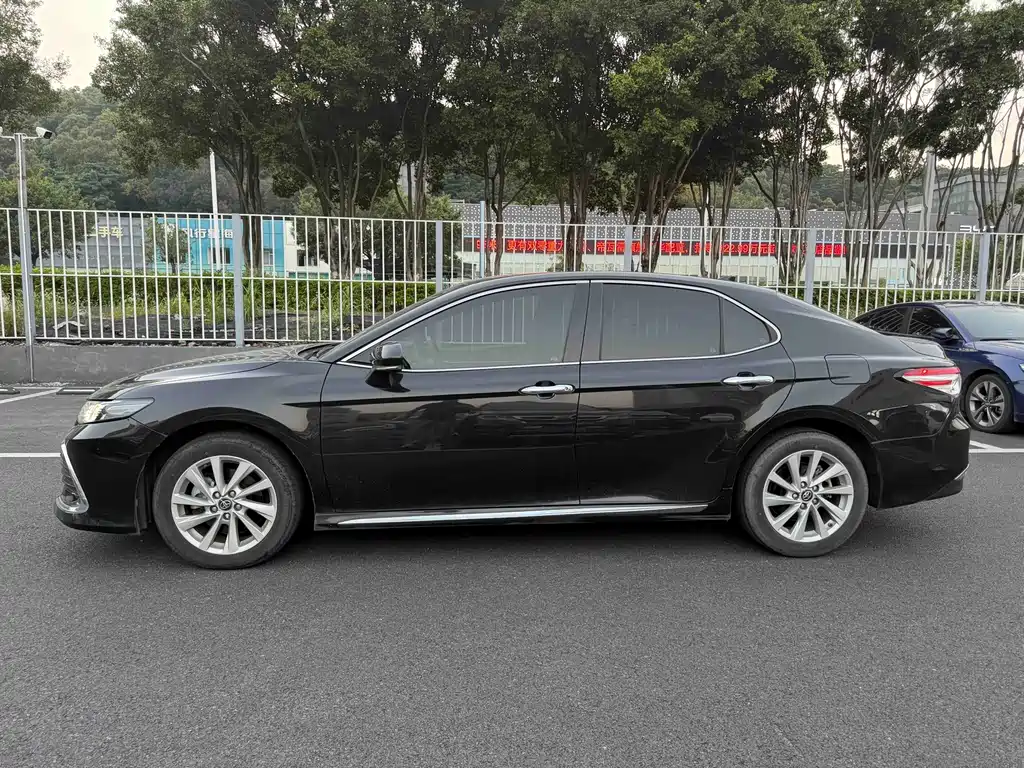 Toyota Camry — миниатюра 4
