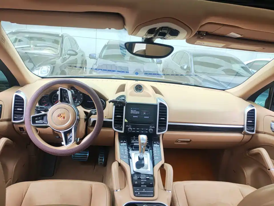 Porsche Cayenne — миниатюра 6