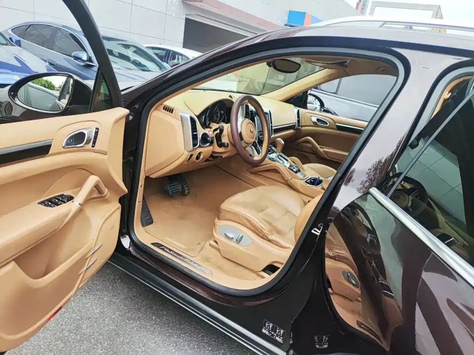 Porsche Cayenne — миниатюра 5
