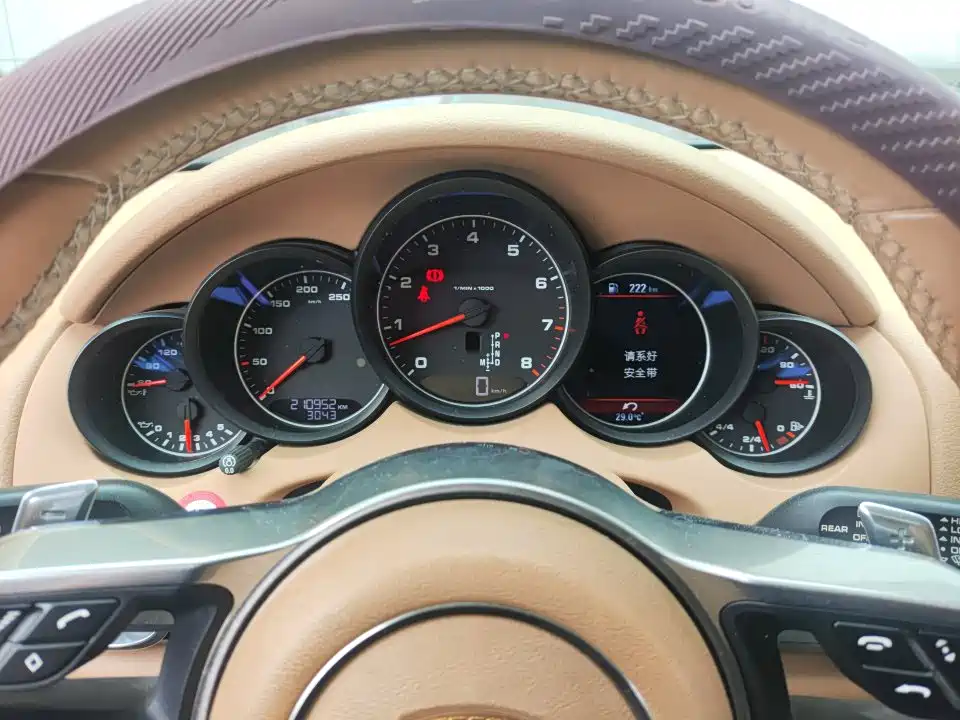 Porsche Cayenne — миниатюра 7
