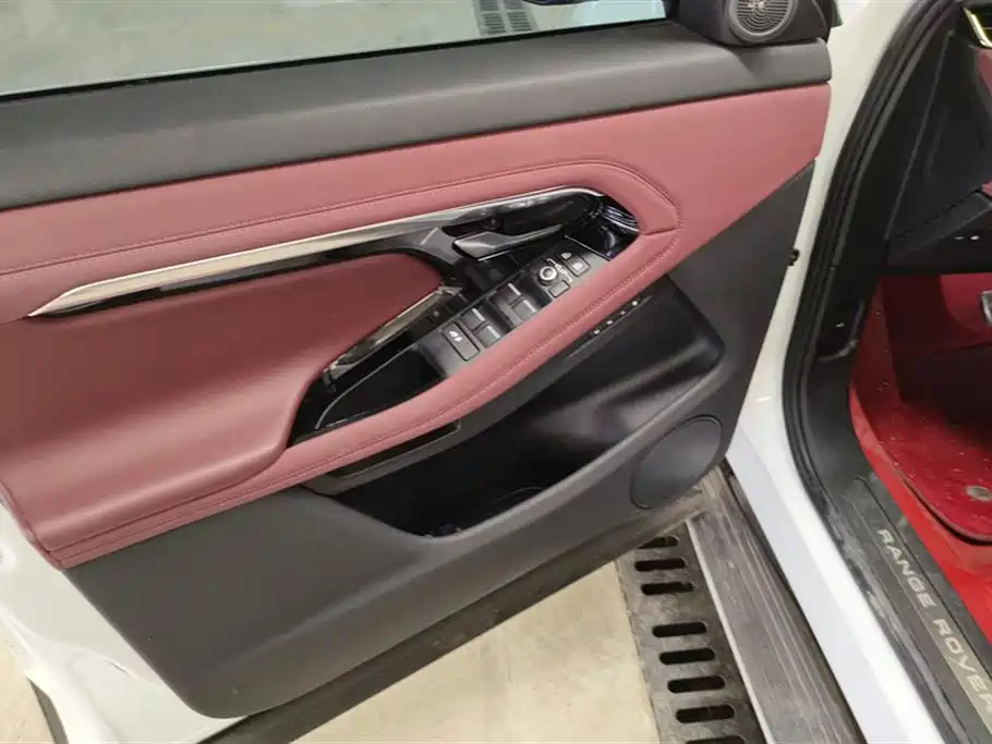 Land Rover Range Rover Evoque 2022 L P300e