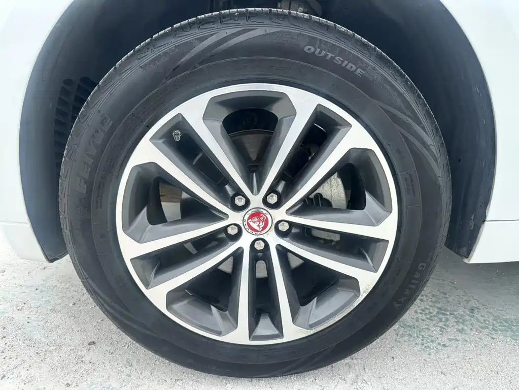 Jaguar F-PACE — миниатюра 9