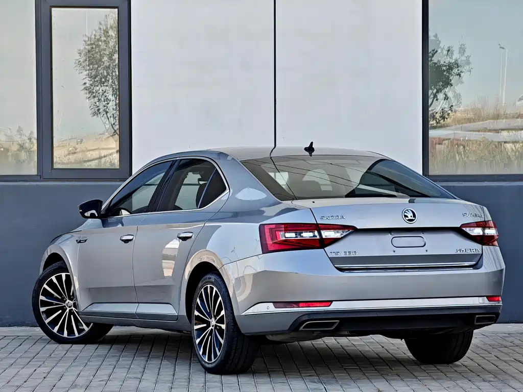 Skoda Superb — миниатюра 4