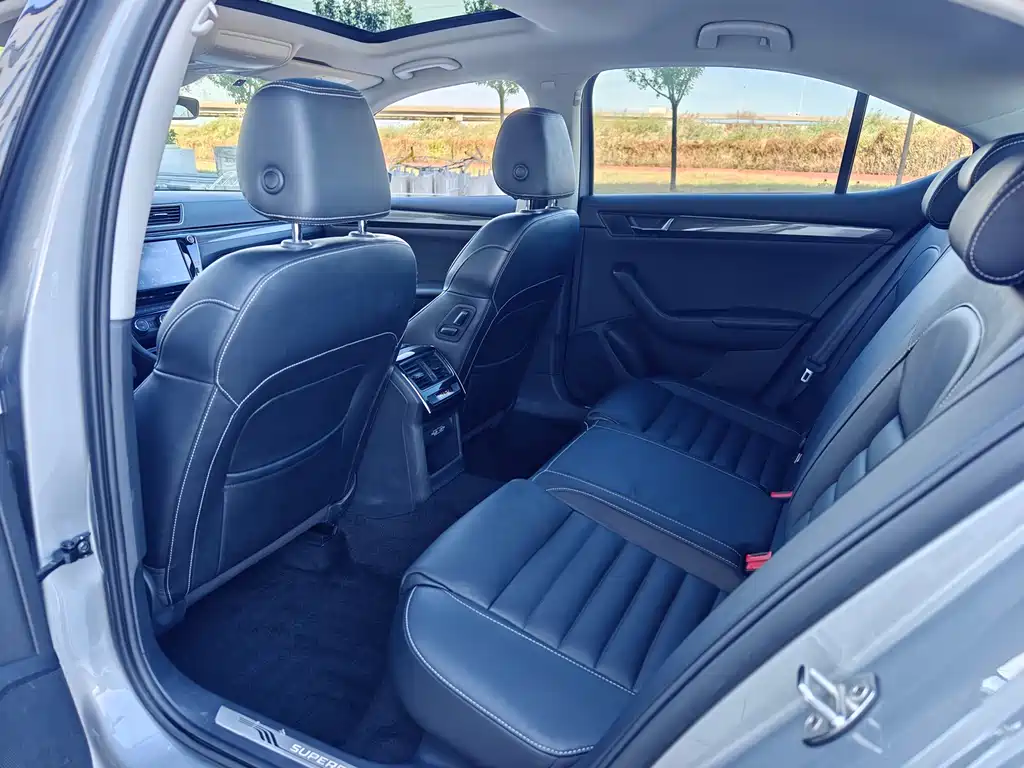 Skoda Superb — миниатюра 15