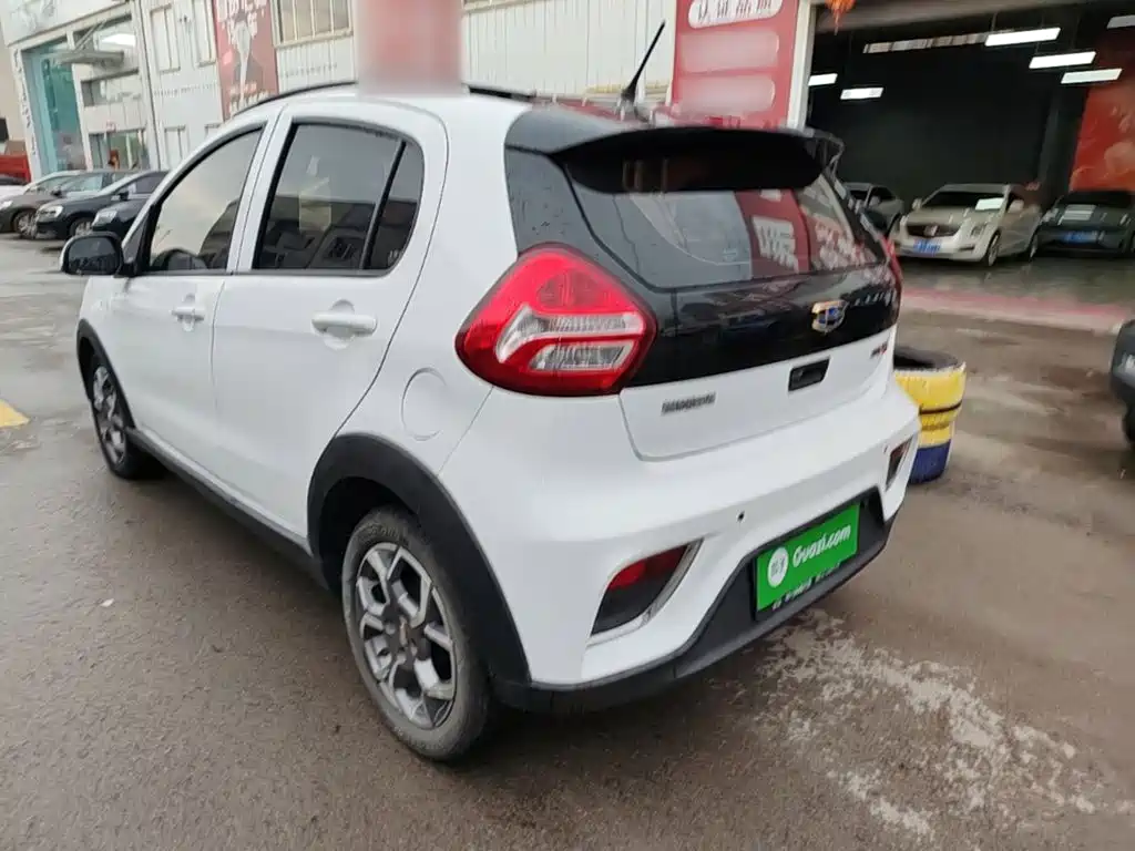 Geely Vision X1 — миниатюра 5