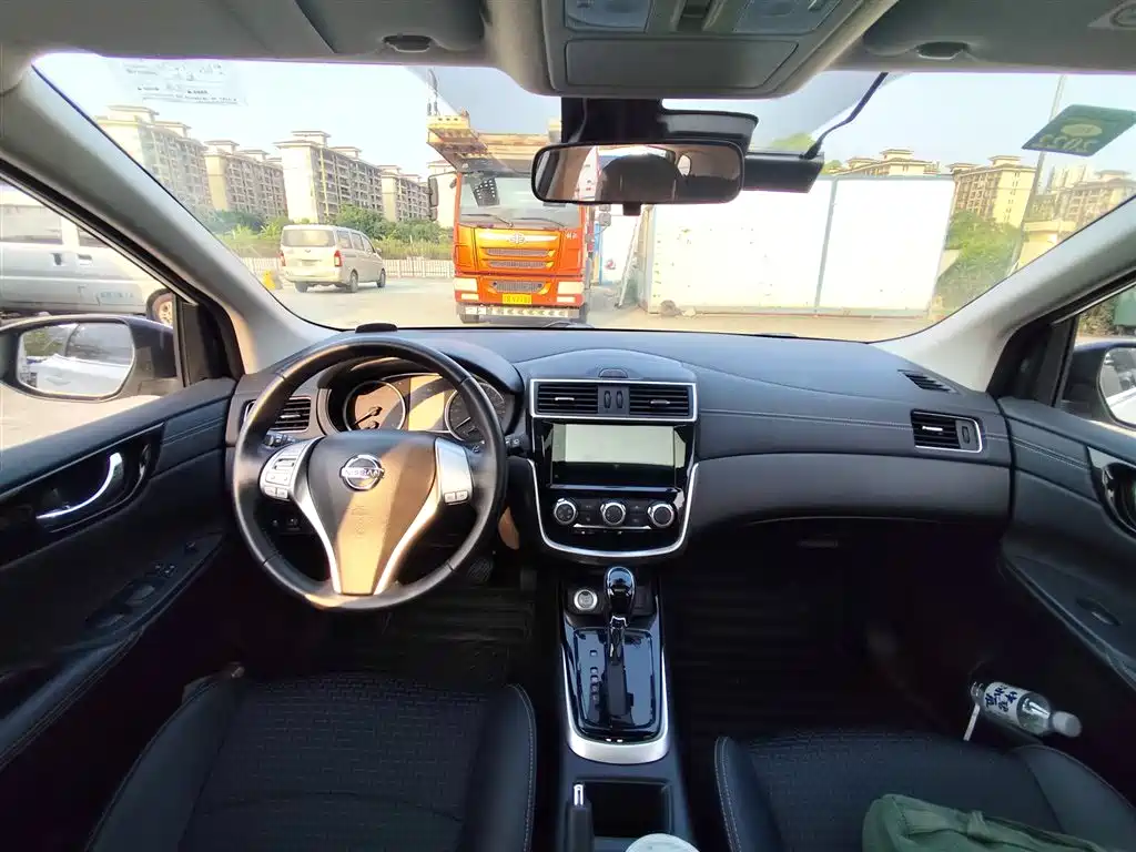 Nissan Tiida — миниатюра 5