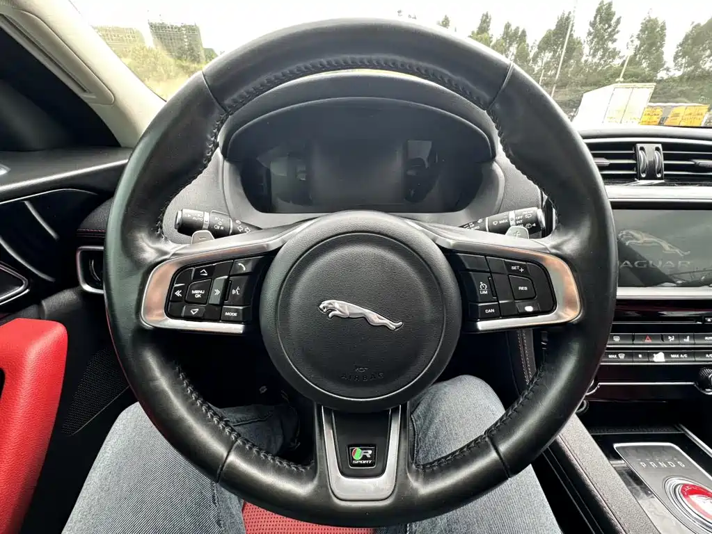Jaguar F-PACE — миниатюра 13