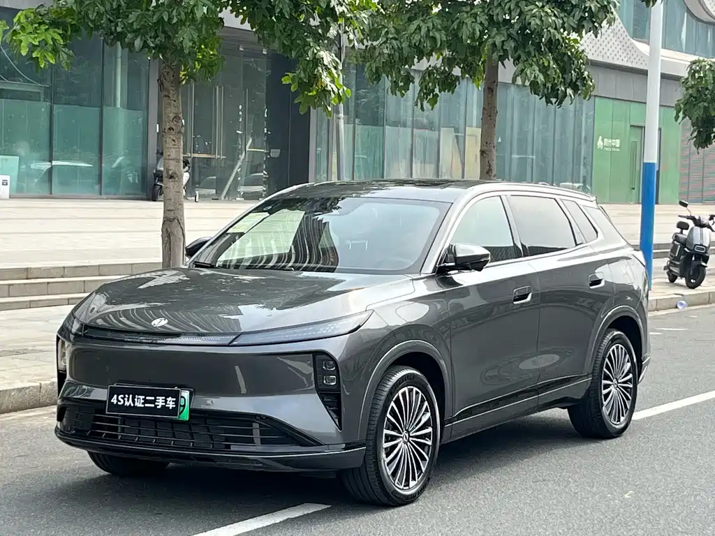Dongfeng L8