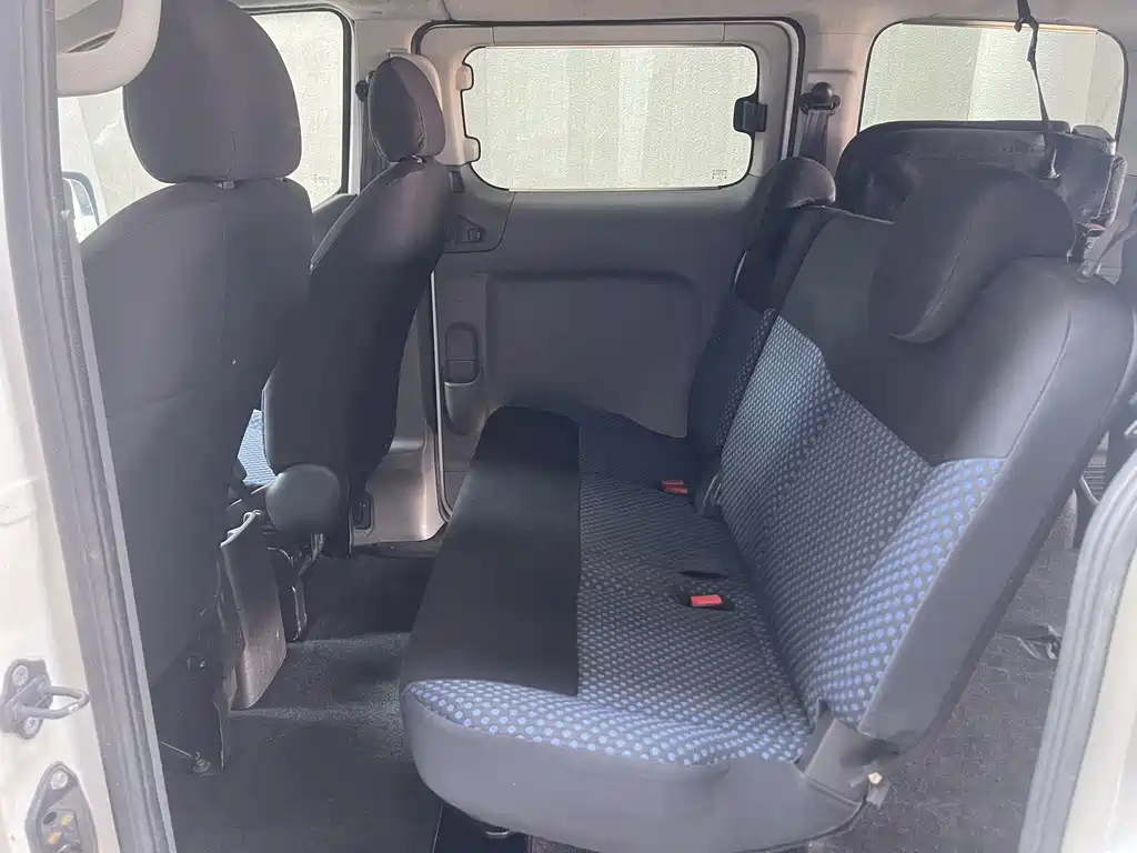 Nissan NV200 — миниатюра 6