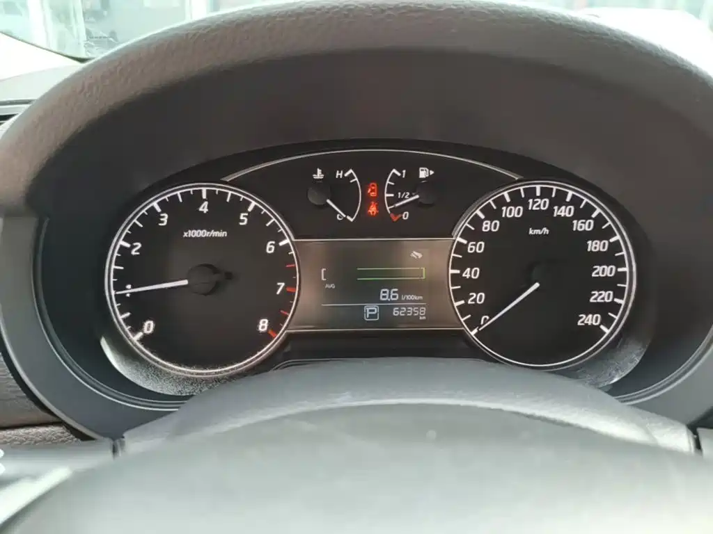 Nissan Tiida — миниатюра 12