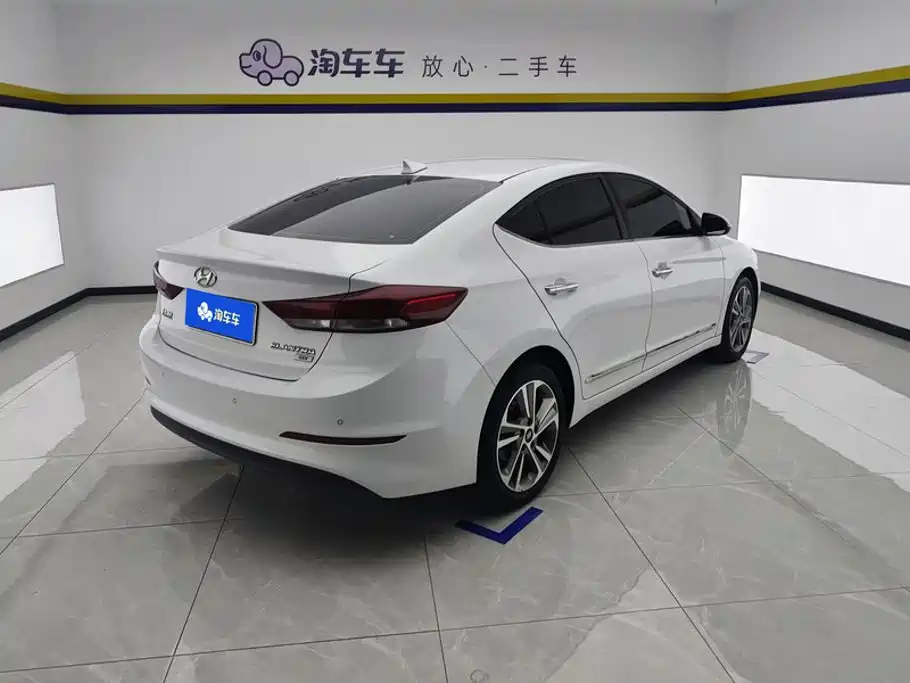 Hyundai Elantra — миниатюра 3
