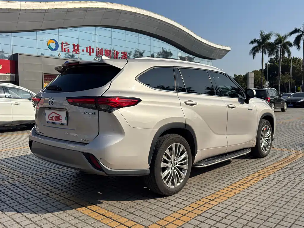 TOYOTA HIGHLANDER