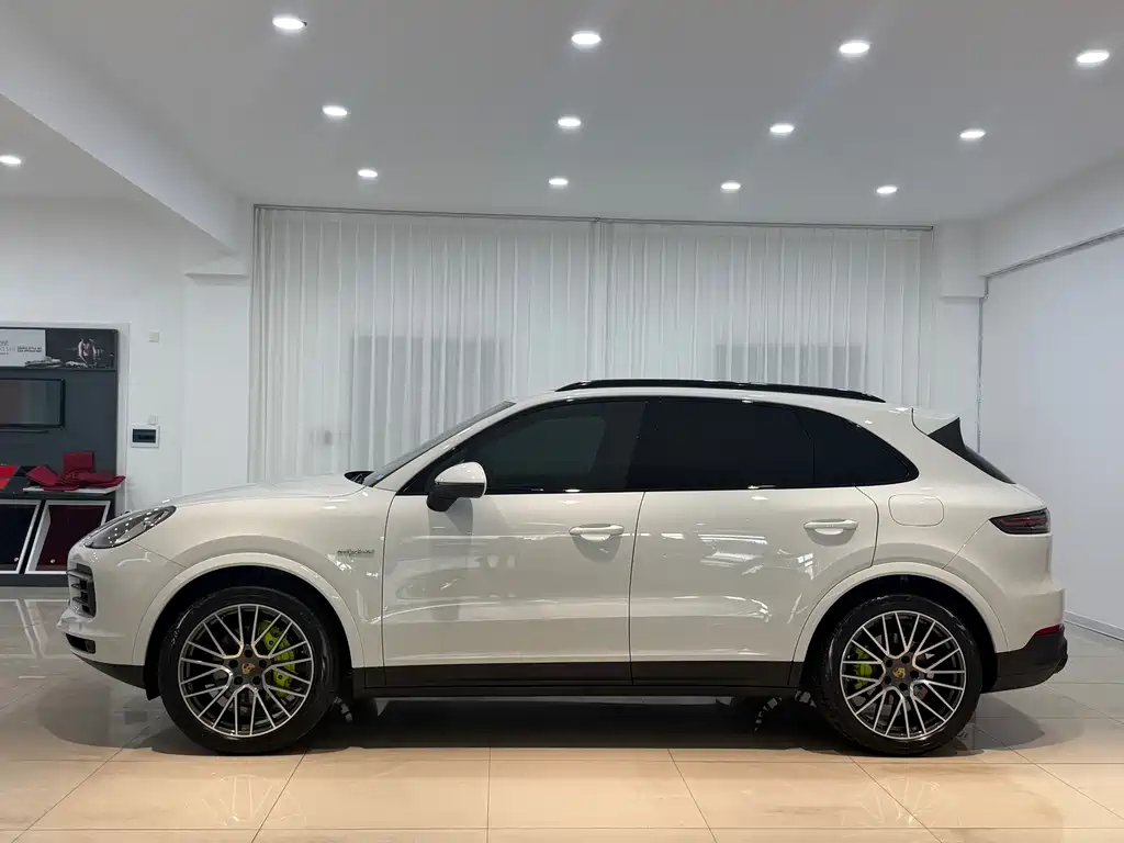 PORSCHE CAYENNE NEW ENERGY