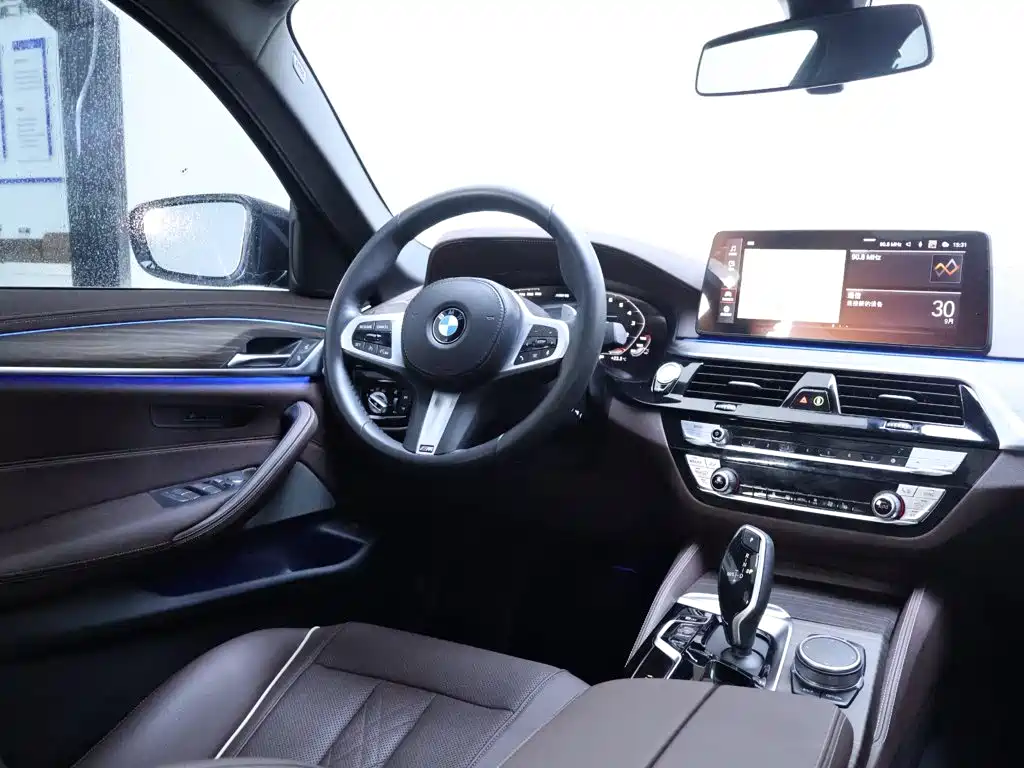 BMW 5 Series — миниатюра 14